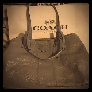 Coach signature handbag #E1182-F15658
